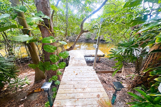 view of yard featuring a water view