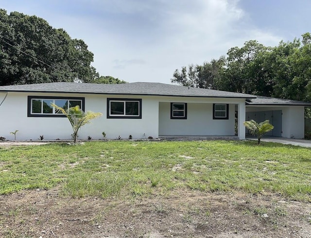 single story home with a front lawn