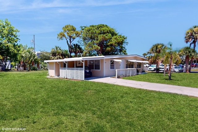 single story home featuring a front lawn