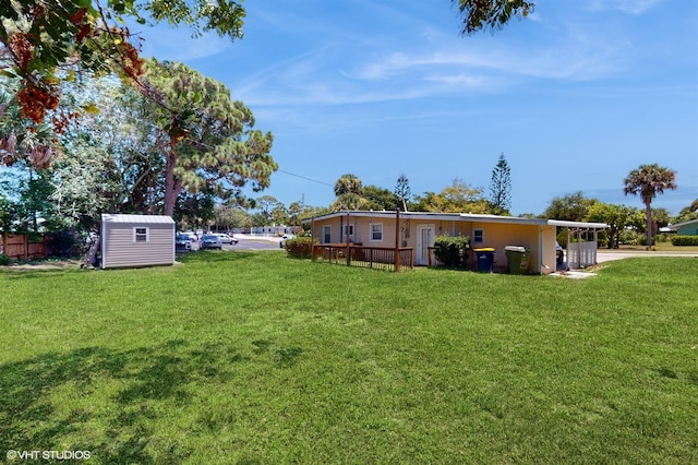 view of yard with a carport