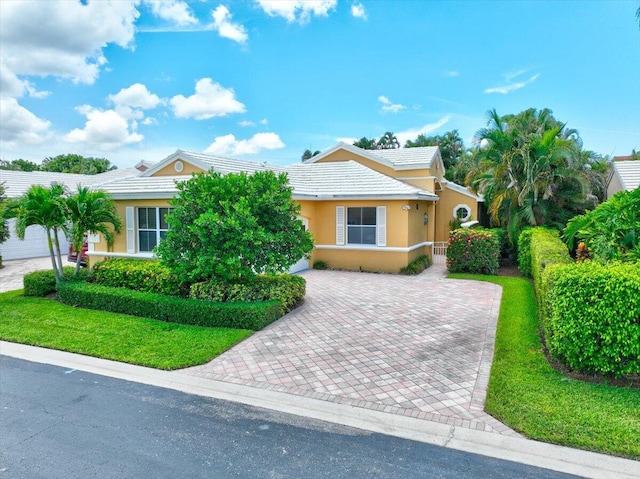 view of front of property featuring a garage