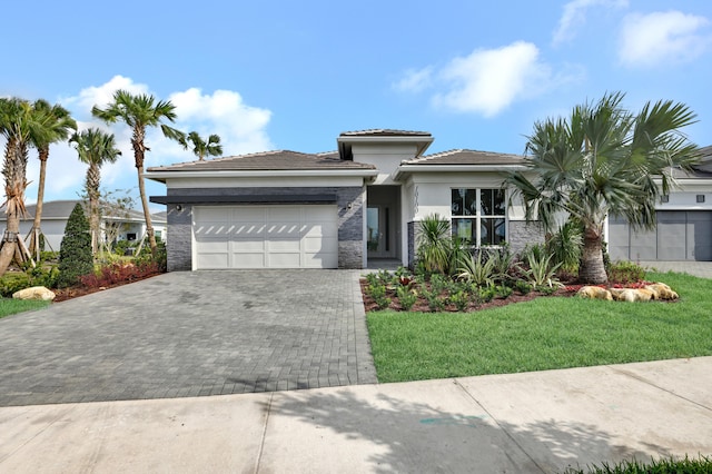 view of front of house featuring a front lawn and a garage