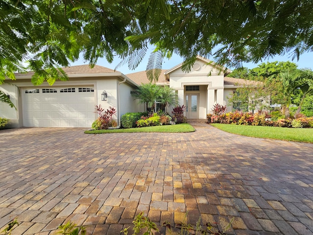 view of front facade featuring a garage