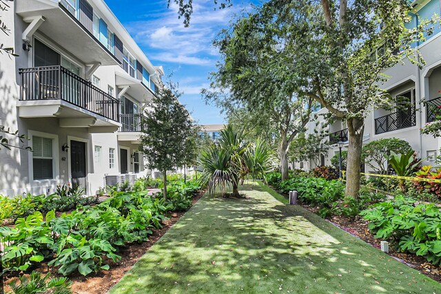 view of yard with a balcony