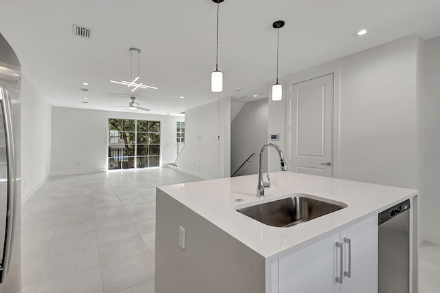 kitchen featuring sink, pendant lighting, an island with sink, dishwasher, and ceiling fan