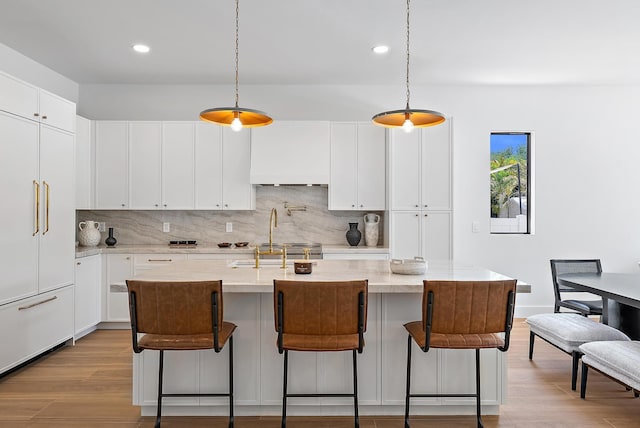 226 NE 11th St, Delray Beach, FL 33444 - dining room featuring a ceiling fan, recessed lighting, light wood-type flooring, and baseboards