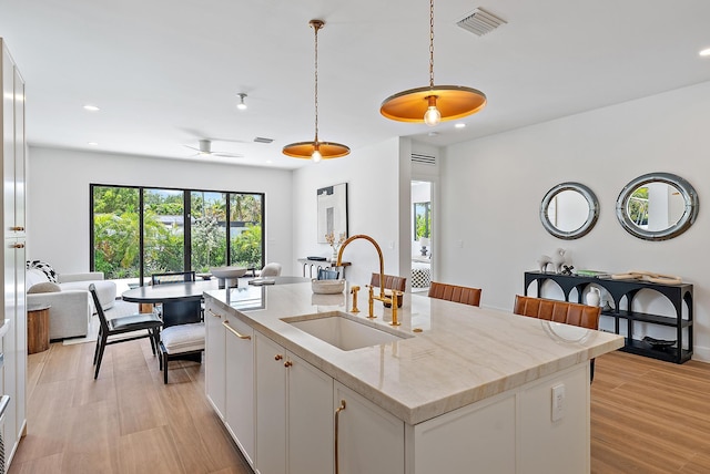 226 NE 11th St, Delray Beach, FL 33444 - living room with ceiling fan, light wood-style flooring, recessed lighting, and baseboards