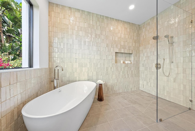 226 NE 11th St, Delray Beach, FL 33444 - washroom featuring washer and clothes dryer, cabinet space, and recessed lighting