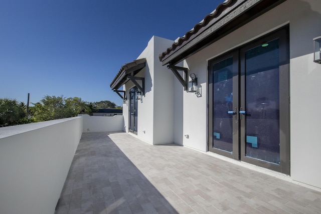 view of patio featuring a balcony