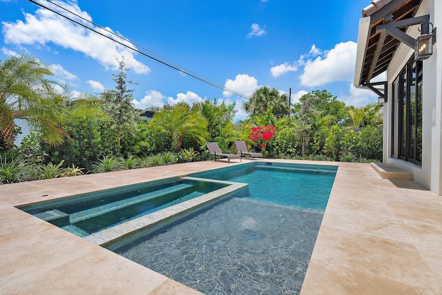 226 NE 11th St, Delray Beach, FL 33444 - entrance to property featuring stucco siding and a porch