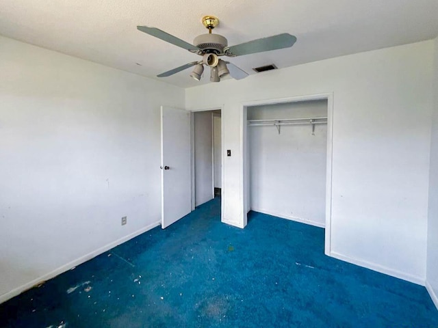 unfurnished bedroom featuring ceiling fan, a closet, visible vents, and baseboards