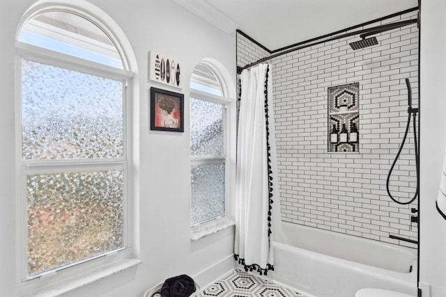 full bath featuring ornamental molding, shower / tub combo, and plenty of natural light