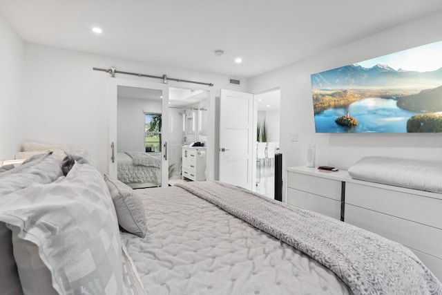 bedroom featuring a barn door