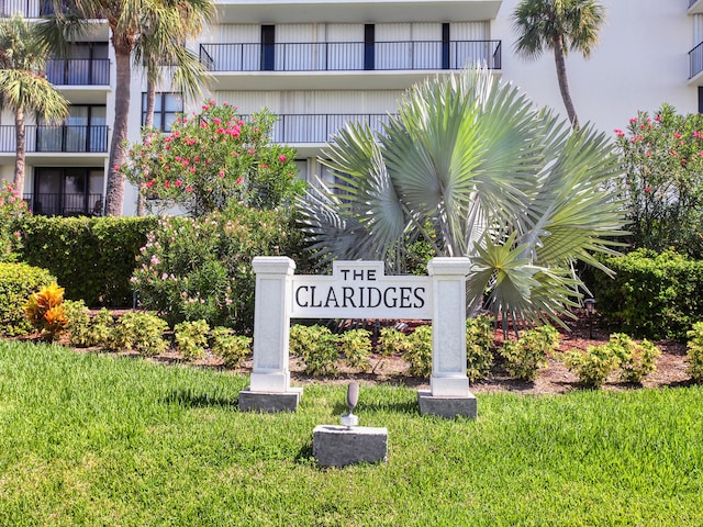 community / neighborhood sign with a yard