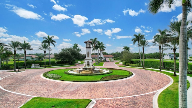 view of property's community featuring a lawn