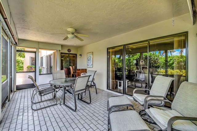 sunroom with ceiling fan