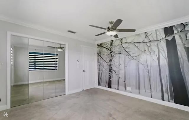 unfurnished bedroom with ceiling fan, crown molding, and a closet