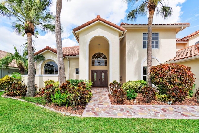 view of front of property featuring a front yard