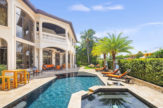 view of pool with an in ground hot tub, a patio, and ceiling fan