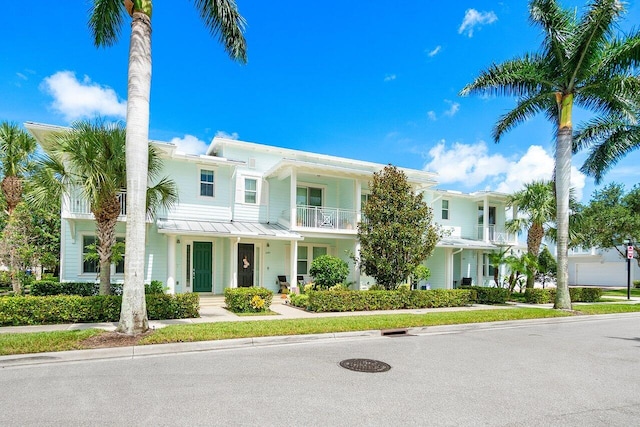 view of front of home featuring a balcony