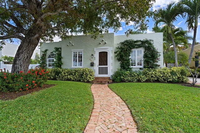 view of front of house with a front lawn