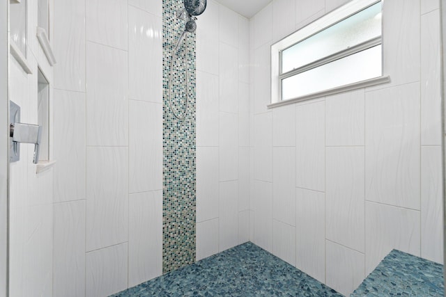 bathroom featuring a tile shower