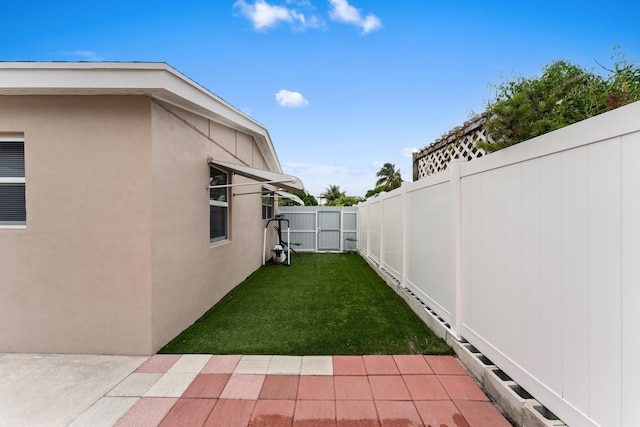 view of yard with a patio area