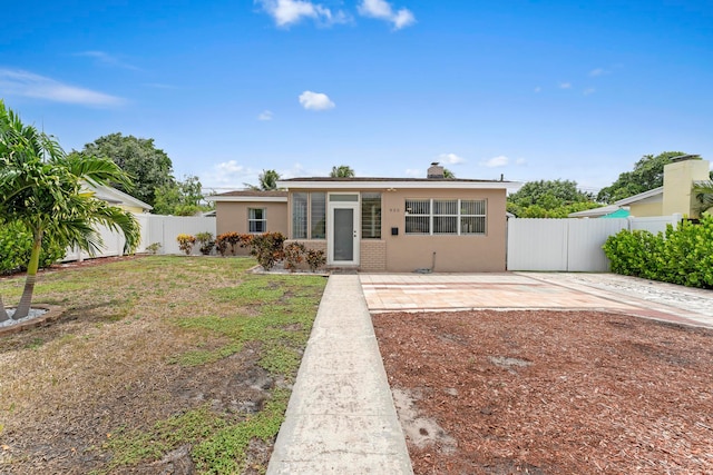 view of front of house featuring a patio area and a front yard