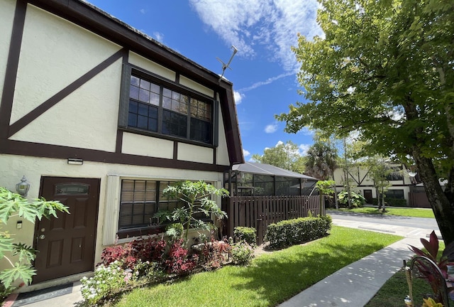 view of side of property featuring a lawn