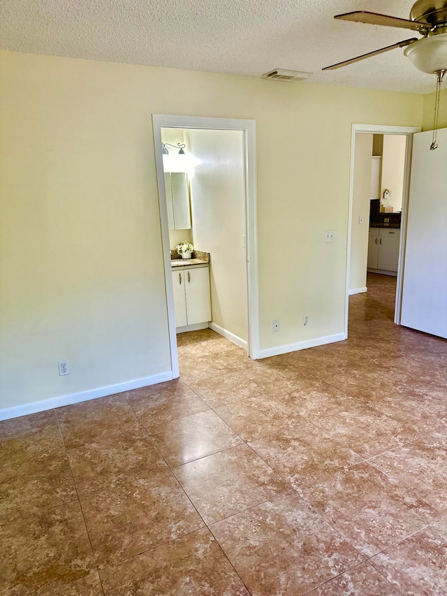 spare room featuring ceiling fan and a textured ceiling