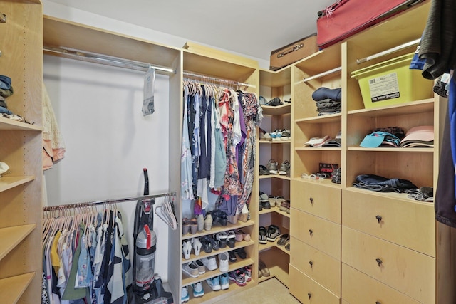 walk in closet featuring carpet