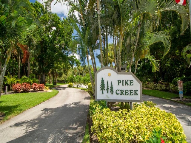 view of community / neighborhood sign