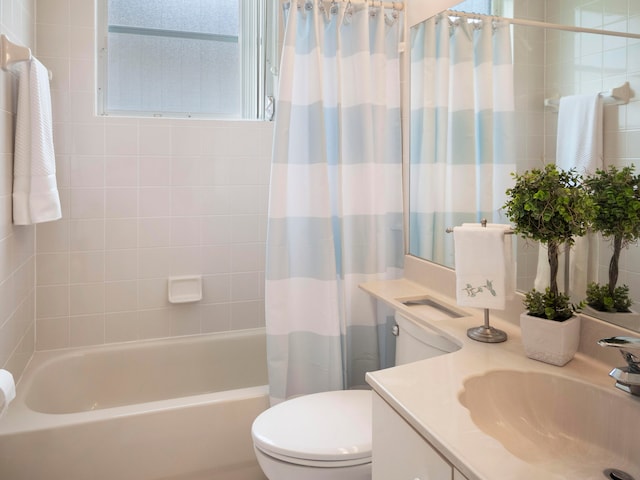 full bathroom featuring shower / tub combo with curtain, vanity, and toilet