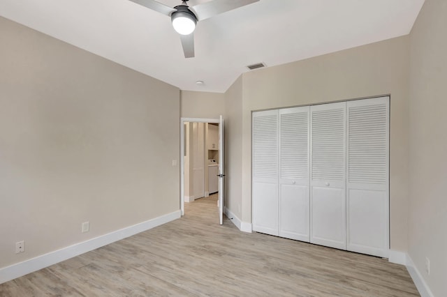 unfurnished bedroom featuring light wood-style floors, baseboards, a closet, and ceiling fan
