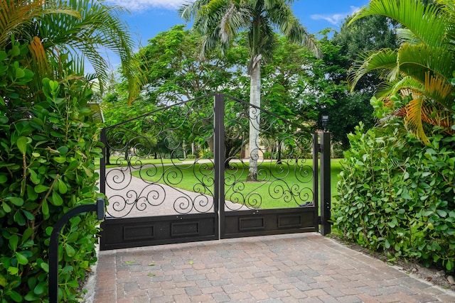 view of gate featuring a lawn