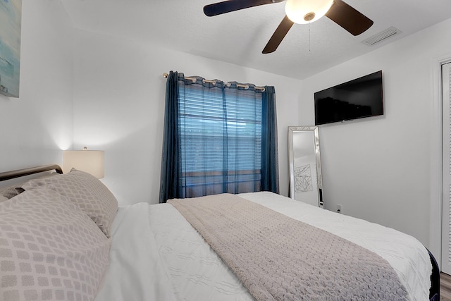 bedroom featuring ceiling fan