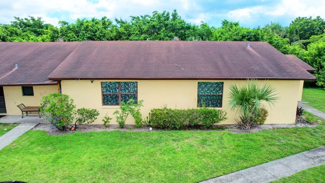 view of front of house with a front yard