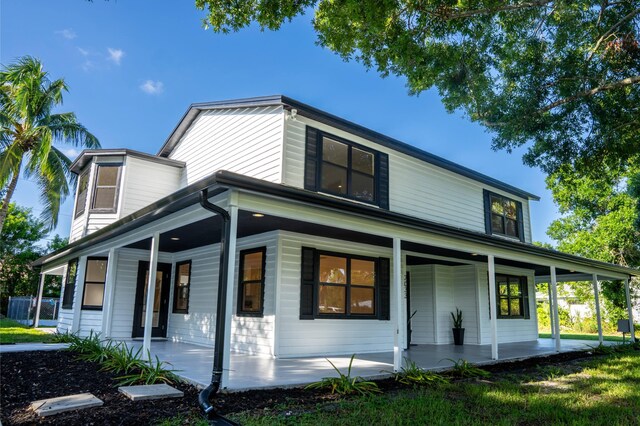 view of front facade with covered porch