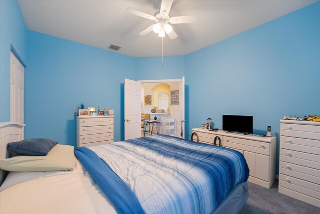 bedroom featuring carpet and ceiling fan