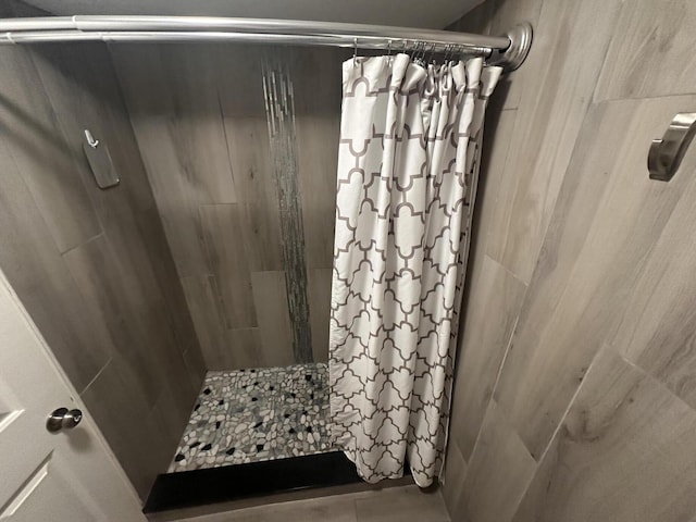 bathroom featuring curtained shower