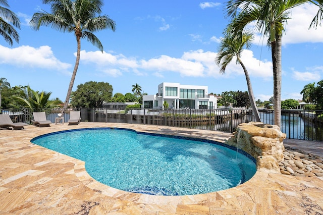 view of swimming pool