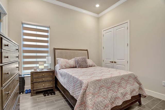 bedroom featuring crown molding and a closet