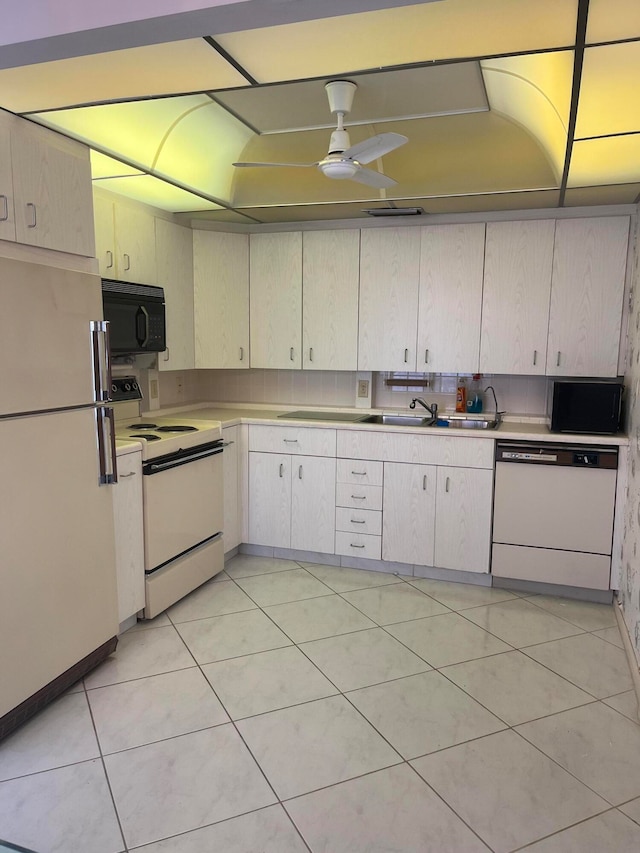 kitchen featuring light tile patterned flooring, sink, ceiling fan, and white appliances