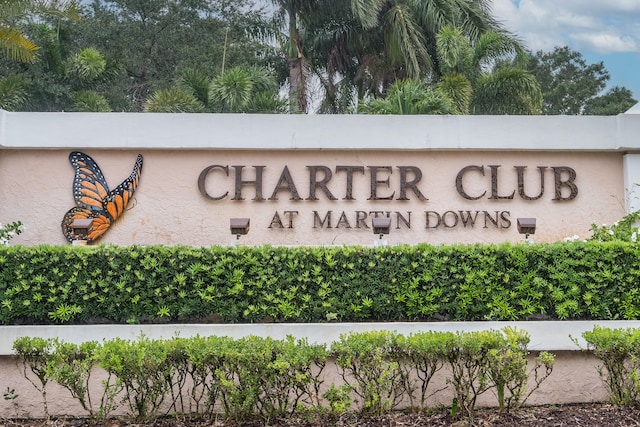 view of community / neighborhood sign