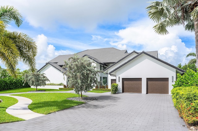 view of front facade featuring a garage and a front yard