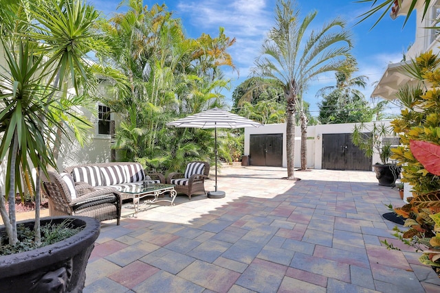 view of patio featuring an outdoor hangout area