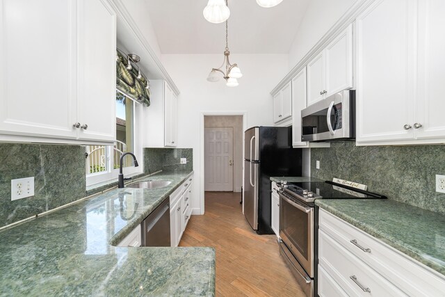 kitchen with decorative backsplash, stainless steel appliances, sink, and light hardwood / wood-style floors