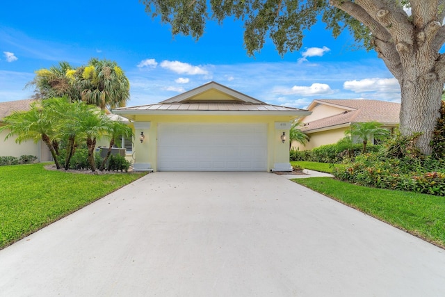 view of front facade featuring a garage and a front yard