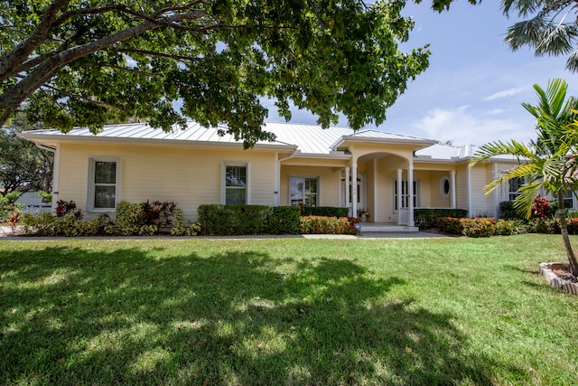 single story home with a front lawn