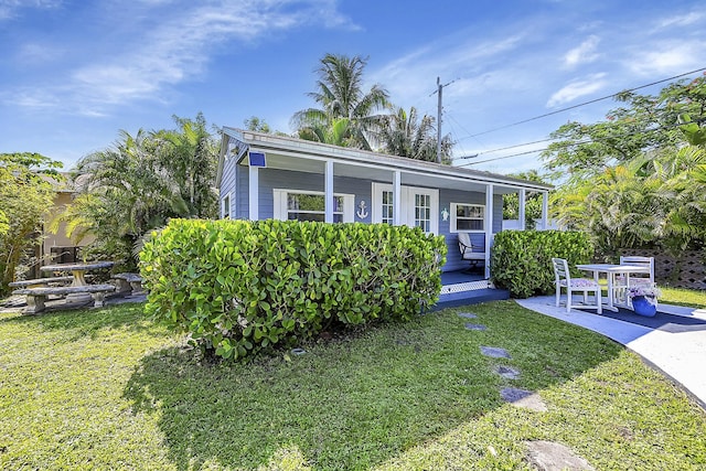 view of front facade with a porch and a front yard